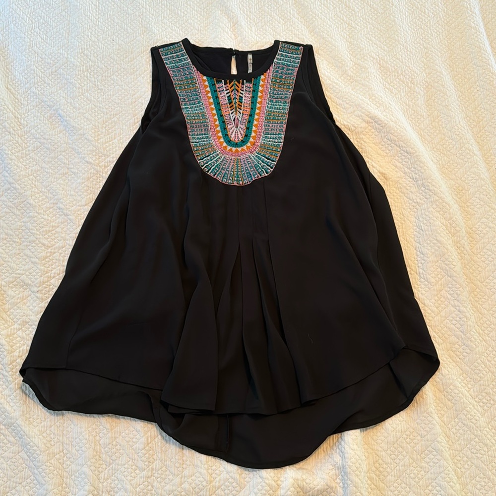 Nine 1 eight boutique top; L
